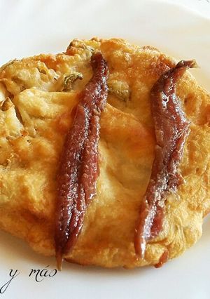 Foto principal de Tortitas fritas de harina y aceitunas, sin huevo