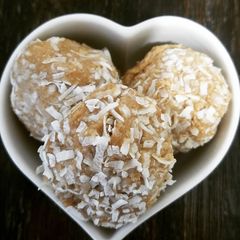 A picture of Lemon Protein Balls.