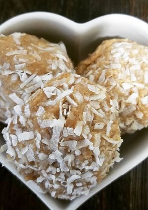 A picture of Lemon Protein Balls.