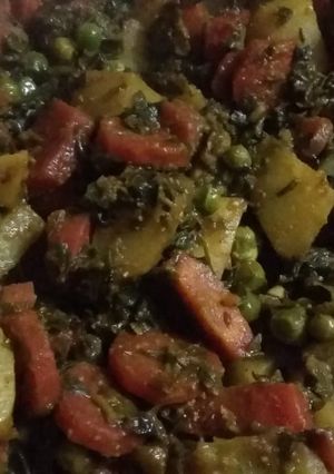 गाजर मेथी मटर आलू की मिक्स सब्जी (gajar methi matar aloo ki mix sabji recipe in hindi) रेसिपी मुख्य फोटो