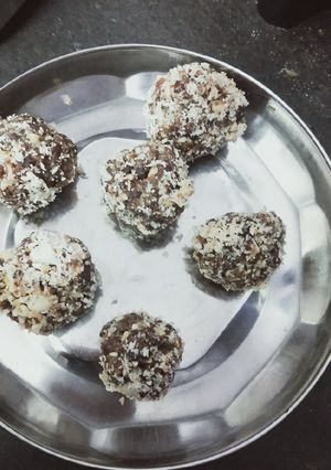 A picture of Dates laddoo.