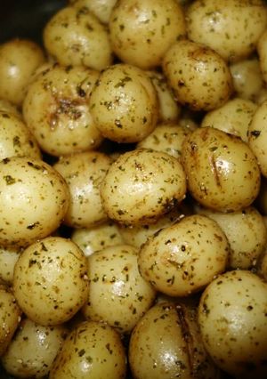 A picture of Garlic buttered baby potatoes.