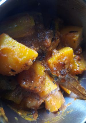 আলু পটল কুমড়োর ভালনা(Aloo potol kumror dalna recipe in Bengali) রেসিপির প্রধান ছবি