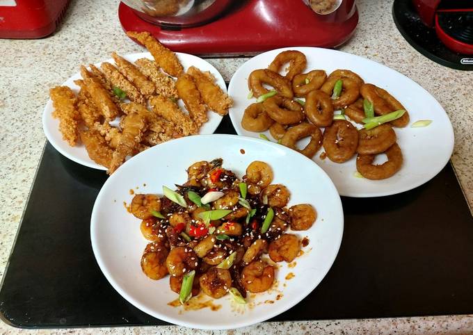 My Chilli, Garlic Prawns in a Sauce with some tempura prawns 🥰