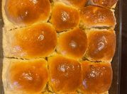 A picture of soft dinner rolls