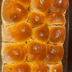 Extra soft dinner rolls A picture of Extra soft dinner rolls.