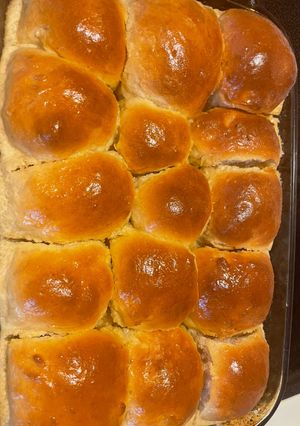 A picture of Extra soft dinner rolls.