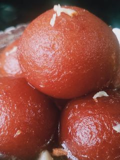 मिल्कपावडर गुलाबजाम (milk powder gulab jamun recipe in marathi) रेसिपी चे मुख्य फोटो