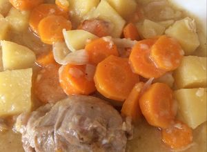 Une photo de Sauté de veau aux carottes et pommes de terre au cookeo