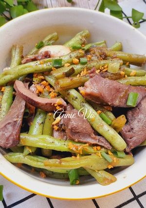 Hình của món Tim cật xào đậu que.