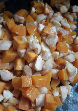 Фото Зимний десерт из тыквы и яблок с мёдом.