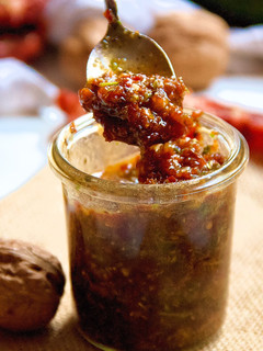 Una foto de Pesto rojo, o pesto de tomates secos