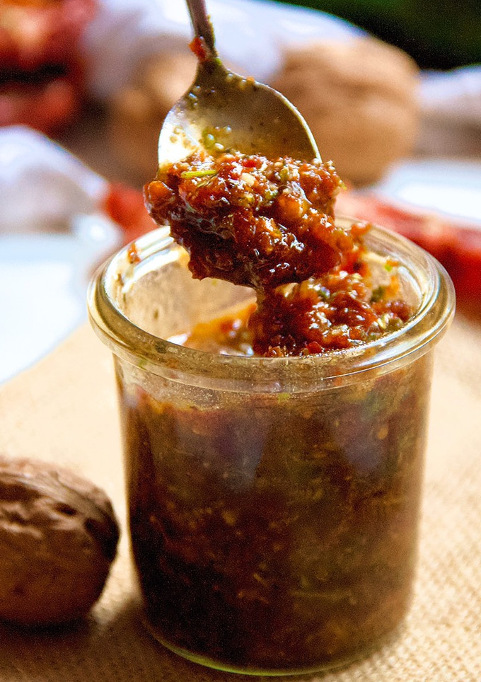 Una foto de Pesto rojo, o pesto de tomates secos
