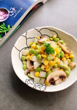 Hình của món Đậu nành hạt xào nấm.
