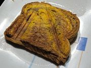 Una foto de pan de maiz de molde