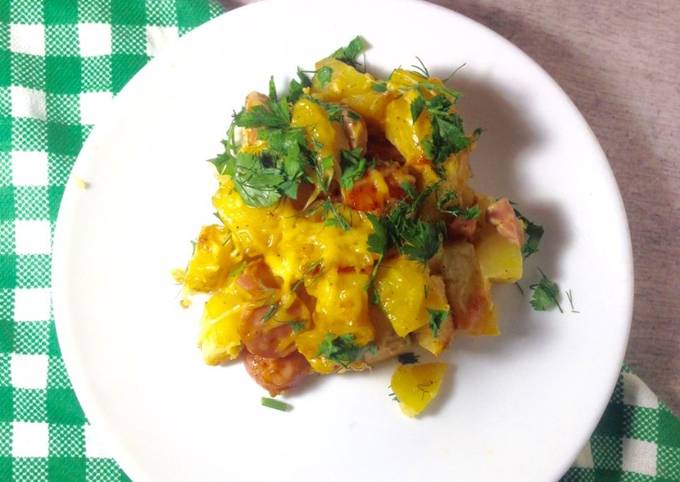 Горячая сковородка с сосисками