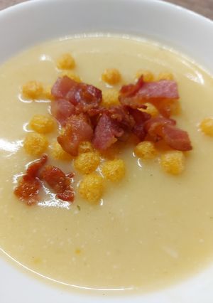 Burgonya krémleves glutén és tejmentesen recept fotója