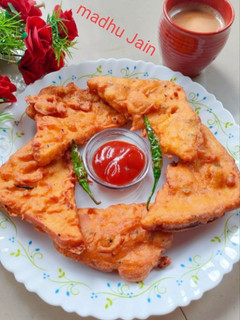 ब्रेड पकौड़ा (Bread pakoda recipe in hindi) रेसिपी मुख्य फोटो