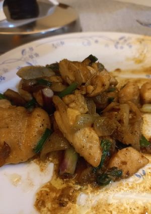 A picture of Onion scallion chicken.