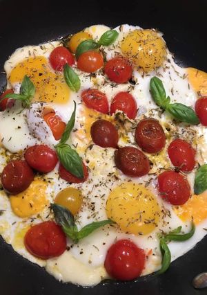 Une photo de Oeufs au plat aux Saveurs d’Italie