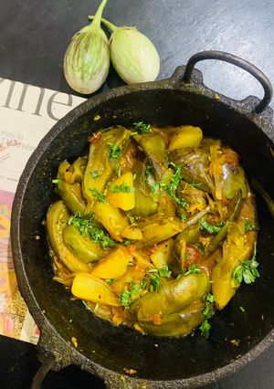 A picture of Eggplant curry.