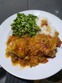 Una foto de Pollo con Salsa de Crema y Aceitunas