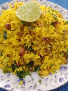 कांदे पोहे (kande pohe recipe in marathi) रेसिपी चे मुख्य फोटो