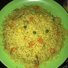 A picture of Chicken friedrice.