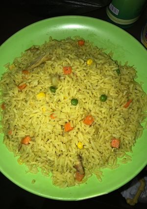 A picture of Chicken friedrice.