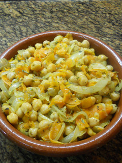 Una foto de Garbanzos con zanahorias