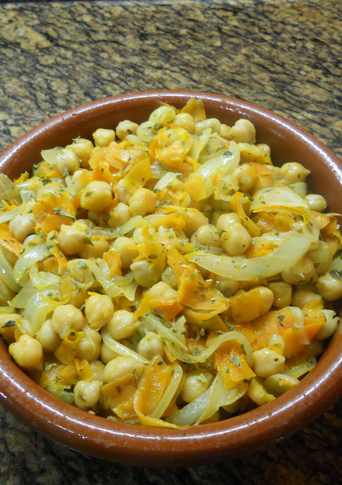 Una foto de Garbanzos con zanahorias