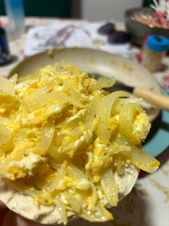 Una foto de Huevos con cebolla