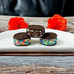 A picture of Oreo Kulfi Sandwiches.