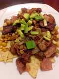 Totopos con tocineta y chili con carne