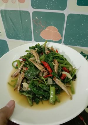 Foto resep 14. Tumis Kangkung Ikan Teri asin