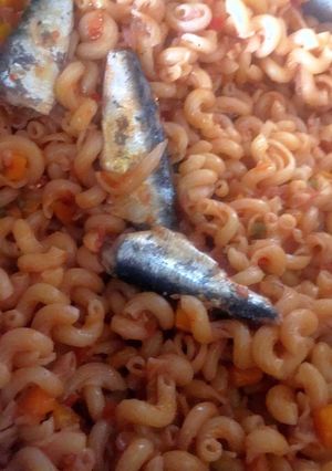 A picture of Macaroni with sardines.