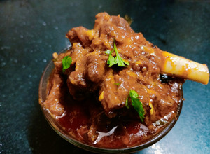 A picture of Mutton roghan ghosht.