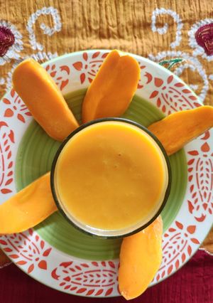 मैंगो स्मूदी (Mongo smoothie recipe in hindi) रेसिपी मुख्य फोटो