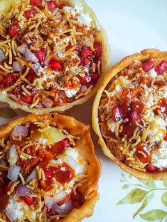 फ्राइड कटोरी चाट (fried katori chaat recipe in Hindi) रेसिपी मुख्य फोटो