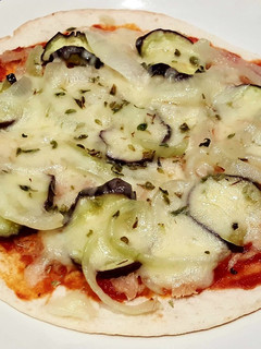 Una foto de Tortipizza de berenjena y cebolla