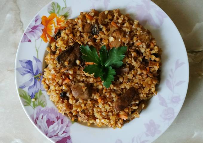 Гречка с лесными маринованными грибами