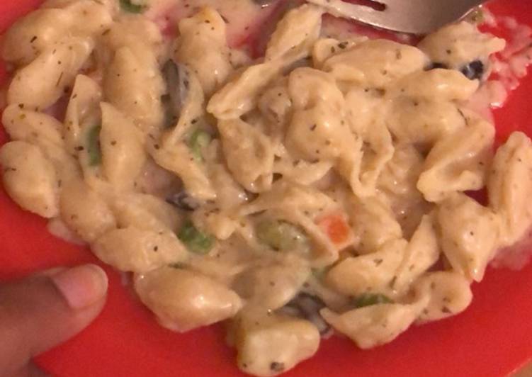 White sauce pasta