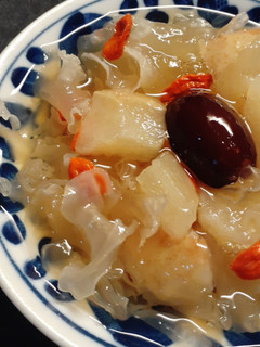 Snow Fungus and Pear Sweet Soup 冰糖銀耳燉雪梨 的食譜成品照片