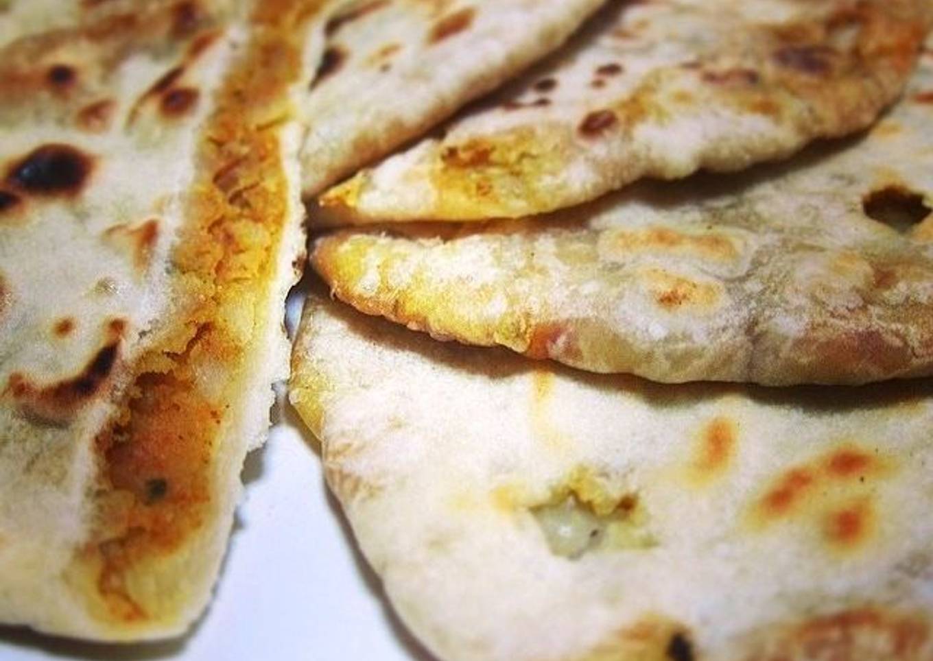 Aloo Paratha / Spicy Potato Stuffed Indian Flatbread
