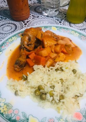 Una foto de Pollo a la jardinera