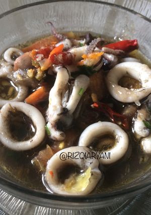 Foto resep Cumi kuah hitam pedez gemez 😂