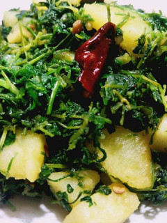 मेथी आलू (Methi aloo recipe in hindi) रेसिपी मुख्य फोटो