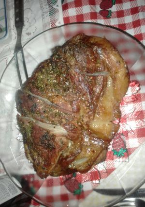 Una foto de Lechón a la provenzal y ajo al horno