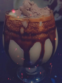 कोल्ड कॉफी विद आइसक्रीम(Cold coffee with ice cream recipe in Hindi) रेसिपी मुख्य फोटो
