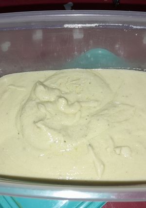 Una foto de Mayonesa de albahaca y ajo